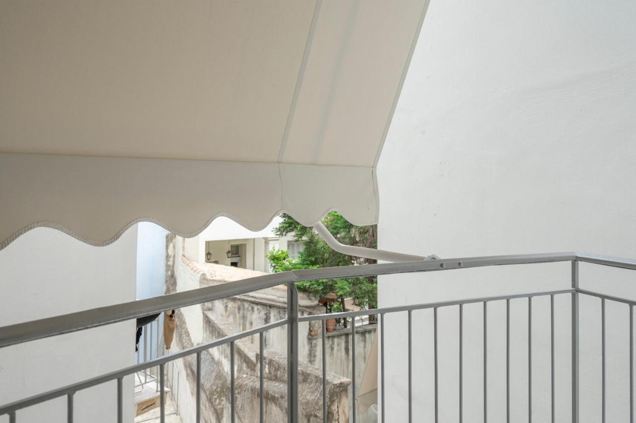 Luxury Studio Apartment In The Heart Of Athena Bagian luar foto