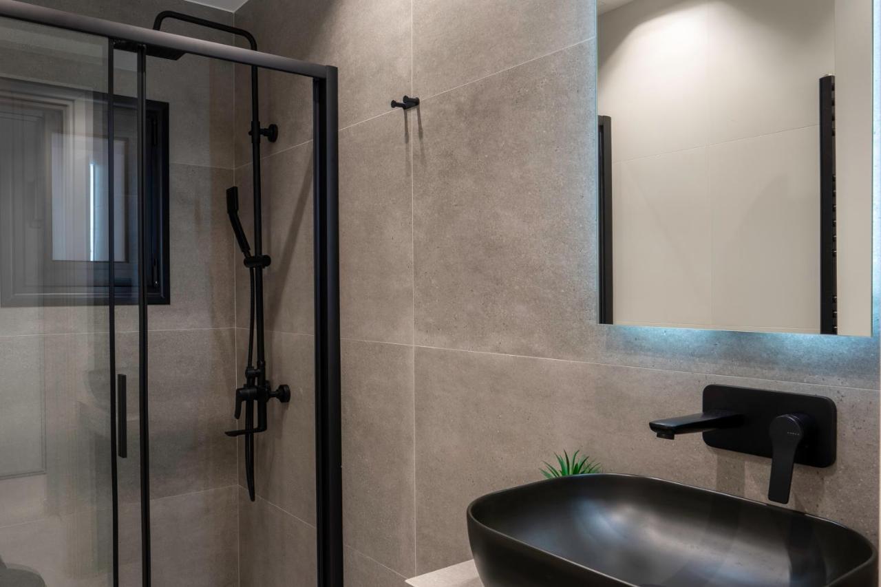 Luxury Studio Apartment In The Heart Of Athena Bagian luar foto