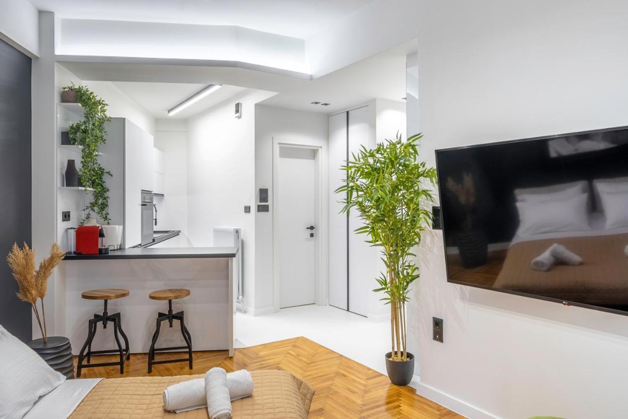 Luxury Studio Apartment In The Heart Of Athena Bagian luar foto
