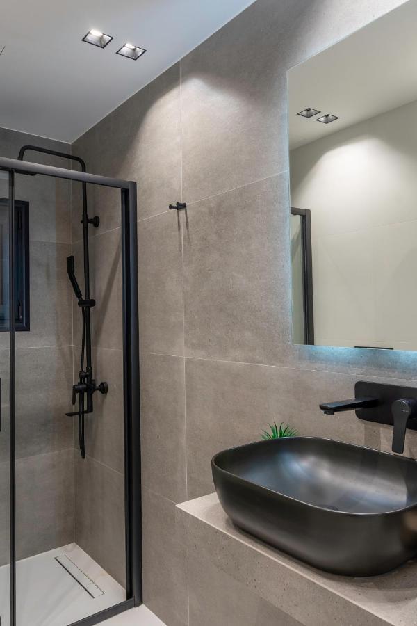 Luxury Studio Apartment In The Heart Of Athena Bagian luar foto
