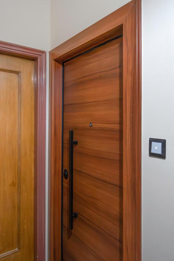 Luxury Studio Apartment In The Heart Of Athena Bagian luar foto